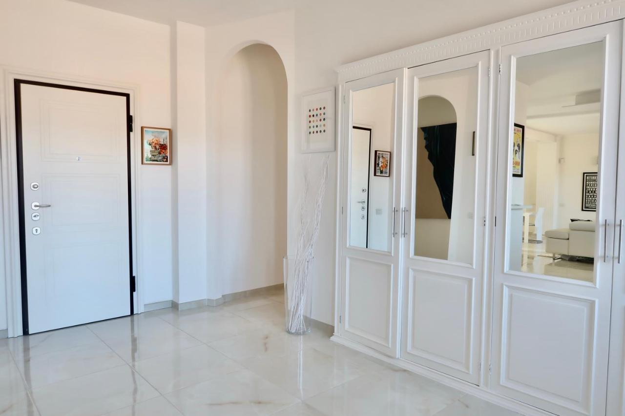Lux 180Sqm Flat - Entire Last Floor Милано Екстериор снимка