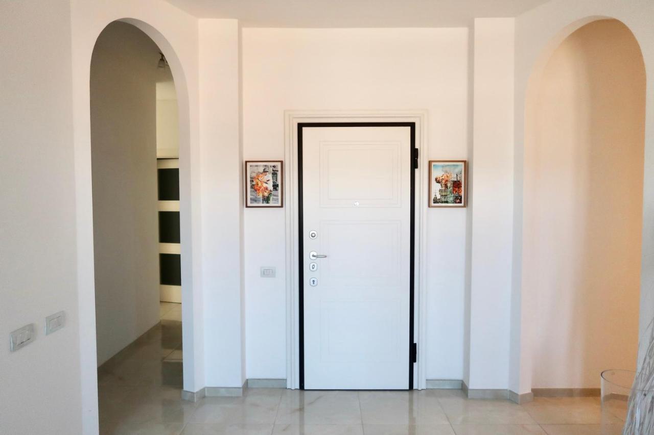 Lux 180Sqm Flat - Entire Last Floor Милано Екстериор снимка