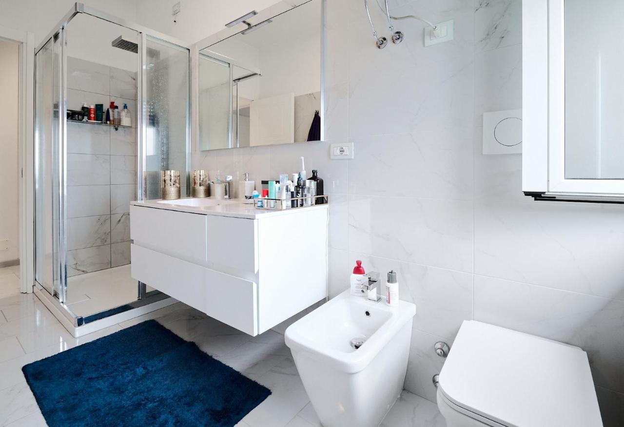 Lux 180Sqm Flat - Entire Last Floor Милано Екстериор снимка